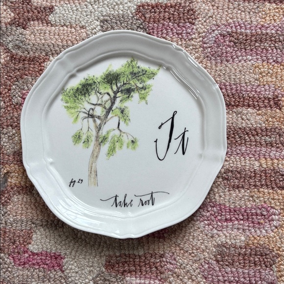 🌳Anthropologie Linea Carta Monogram Canapé Plate T Take Root EUC - Picture 15 of 15